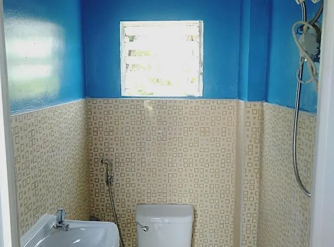 Lakehouse Bed & Breakfast Badian