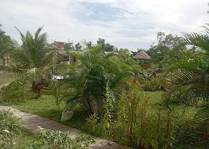 Lakehouse Bed & Breakfast *