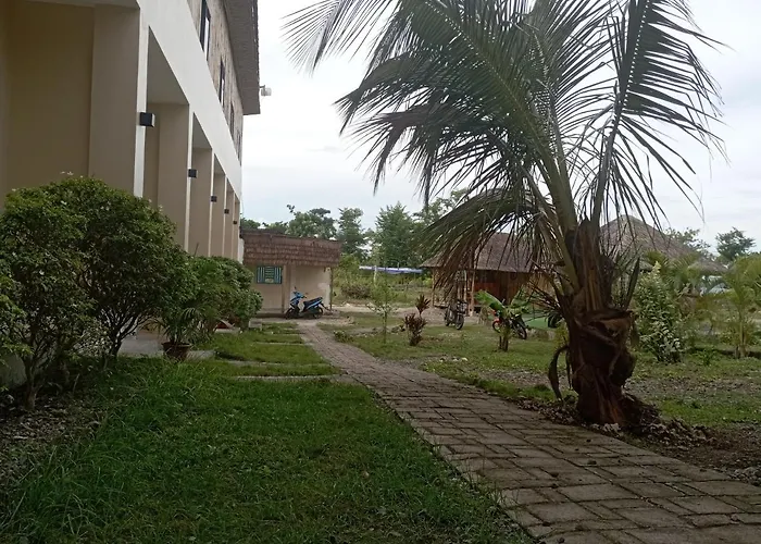 Lakehouse Bed & Breakfast Badian