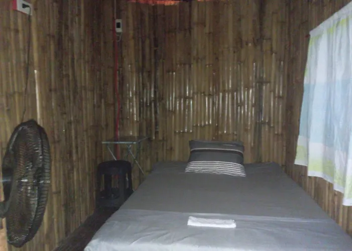 Lakehouse Bed & Breakfast *