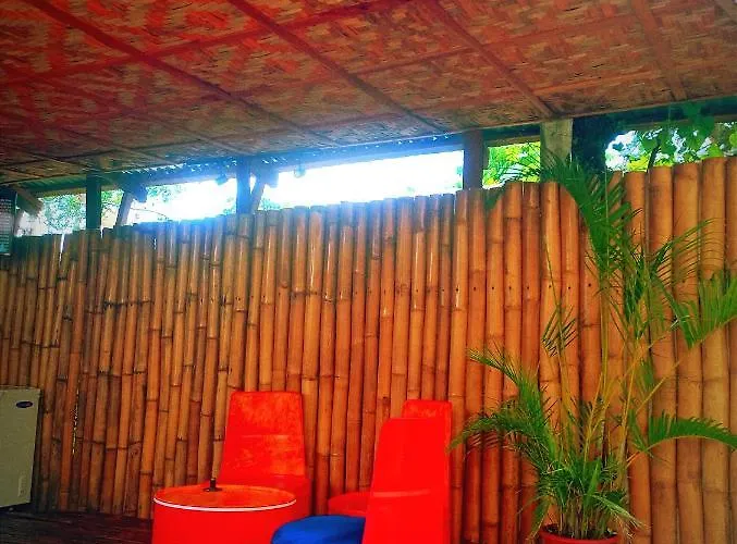 Lakehouse Bed & Breakfast Badian